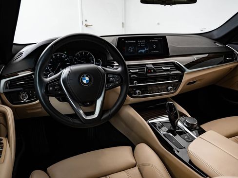 Used 2019 BMW 540i w/ Convenience Package RWD image 4