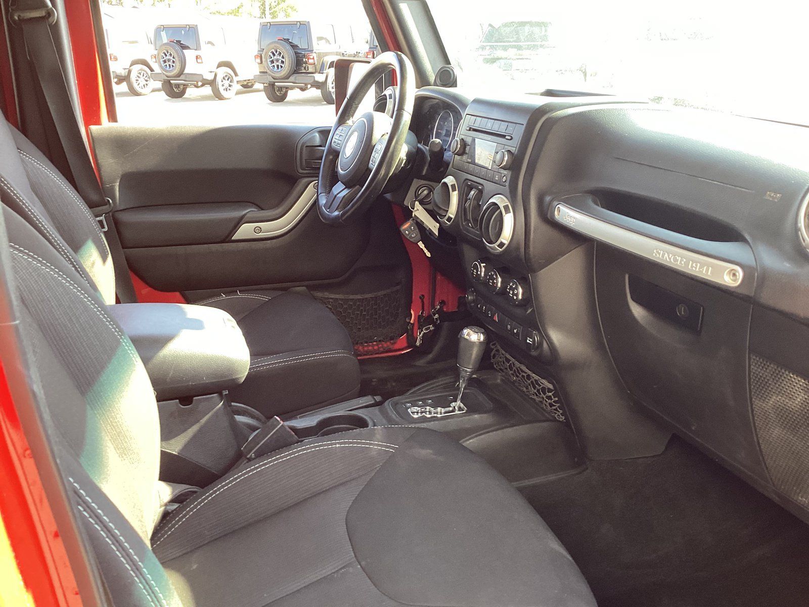 Used 2013 Jeep Wrangler Unlimited Sahara w/ Connectivity Group AWD/4WD image 14