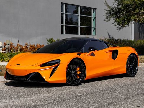 Used 2025 McLaren Artura RWD image 27