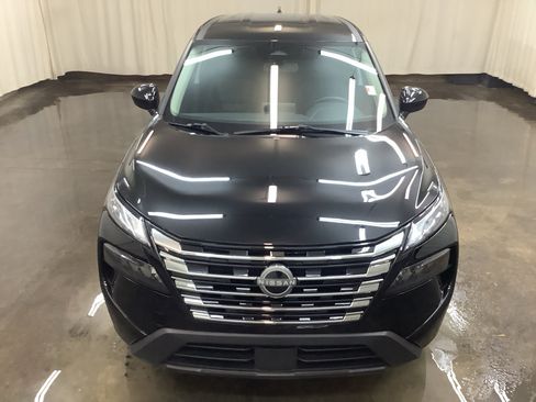 Used 2025 Nissan Rogue SV FWD image 2