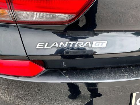 Used 2018 Hyundai Elantra GT FWD image 10