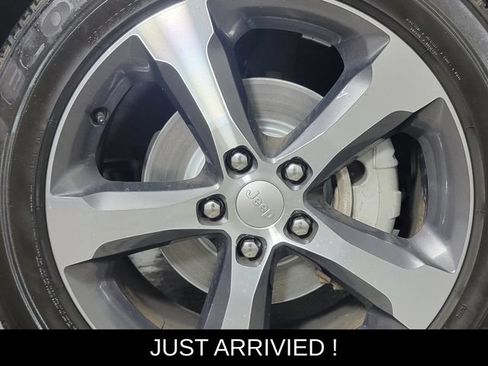 Used 2024 Jeep Grand Cherokee Limited AWD/4WD image 10