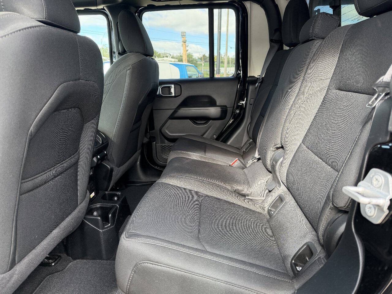 Used 2021 Jeep Gladiator Overland AWD/4WD image 12