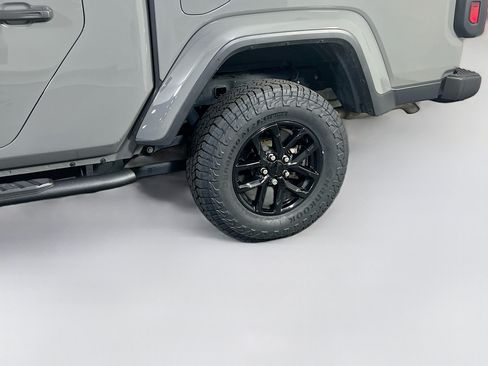 Used 2023 Jeep Gladiator Sport AWD/4WD image 30