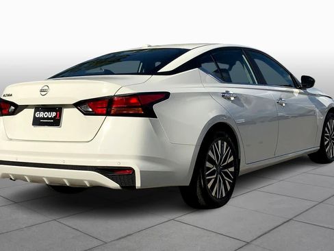 Used 2025 Nissan Altima 2.5 SV image 13