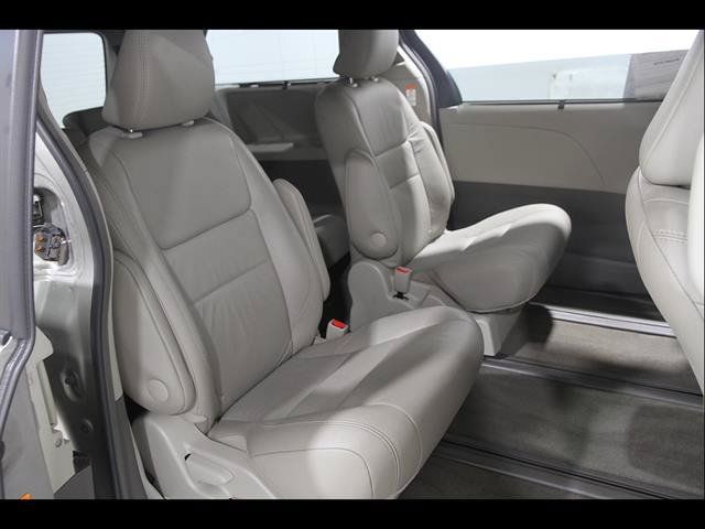 Used 2017 Toyota Sienna XLE Premium AWD/4WD image 18