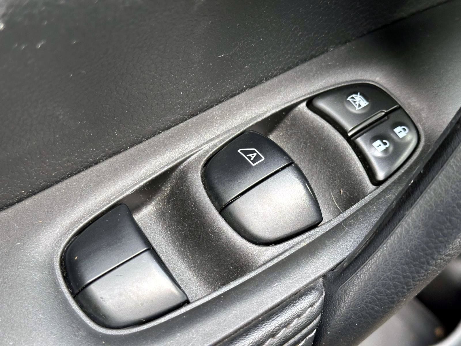 Certified 2021 Nissan Rogue Sport SV AWD/4WD image 16