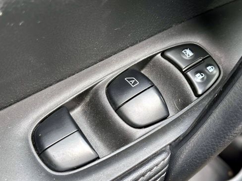Certified 2021 Nissan Rogue Sport SV AWD/4WD image 16