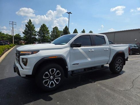 Used 2024 GMC Canyon AT4 w/ AT4 Premium Package AWD/4WD image 3