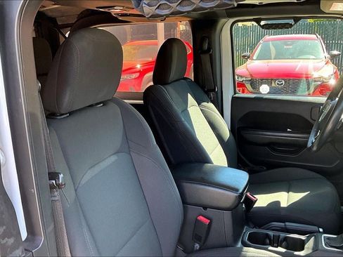 Used 2018 Jeep Wrangler Sport AWD/4WD image 6