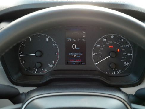 Used 2025 Toyota Corolla Cross LE image 21