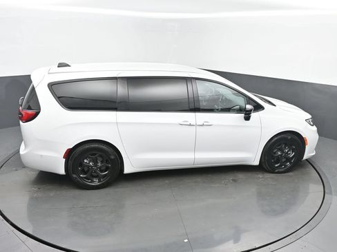 Used 2024 Chrysler Pacifica Limited FWD image 43