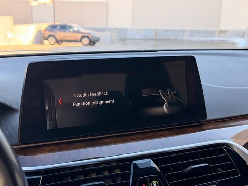 Used 2017 BMW 530i xDrive w/ Premium Package image 17