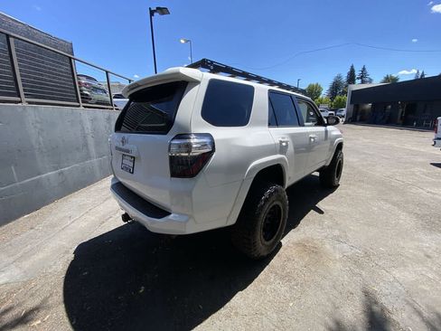 Used 2022 Toyota 4Runner SR5 Premium w/ Moonroof Package AWD/4WD image 6