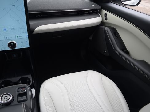 Used 2023 Ford Mustang Mach-E Premium image 13