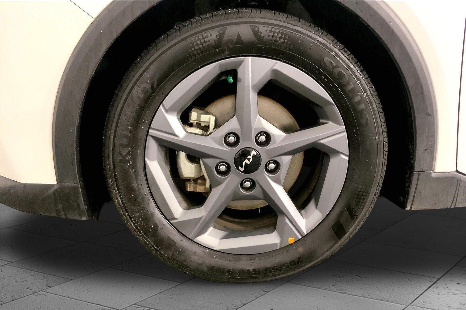 Certified 2025 Kia K4 FWD image 9