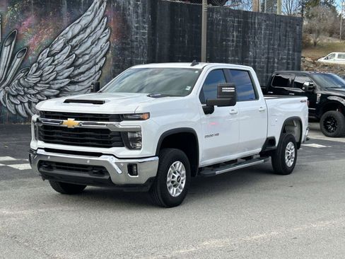 Used 2025 Chevrolet Silverado 2500 LT w/ Safety Package AWD/4WD image 7