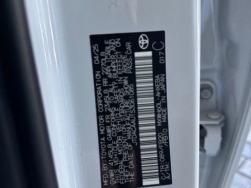 Used 2025 Toyota Prius LE image 19