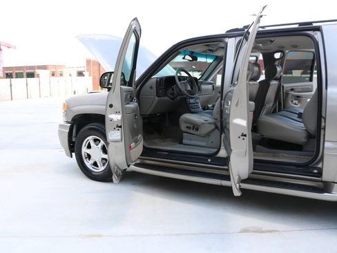 Used 2001 GMC Yukon XL Denali AWD/4WD image 79