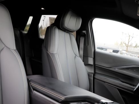 Used 2024 Cadillac Lyriq Sport AWD/4WD image 9