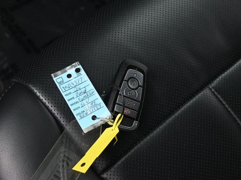 Used 2024 Ford Expedition Max XLT image 18