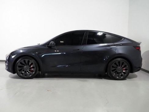 Used 2024 Tesla Model Y Performance image 10