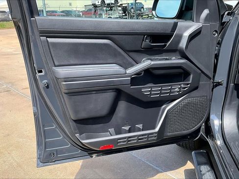 Used 2025 Toyota Tacoma SR image 23