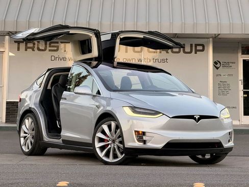 Used 2016 Tesla Model X Performance AWD/4WD image 2