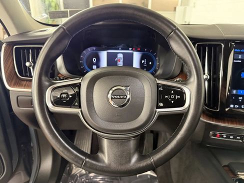 Used 2023 Volvo XC60 B5 Plus AWD/4WD image 19