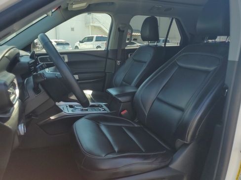 Used 2021 Ford Explorer XLT w/ Equipment Group 202A AWD/4WD image 19