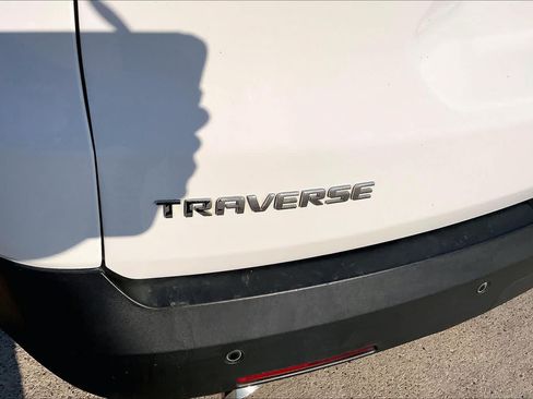 Used 2019 Chevrolet Traverse LT FWD image 30