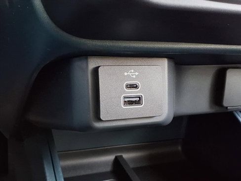 New 2025 Ford Maverick XL image 11