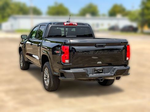 Used 2024 Chevrolet Colorado LT w/ LT Convenience Package III AWD/4WD image 9