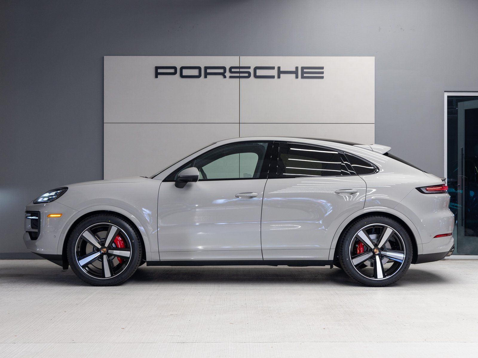 Certified 2026 Porsche Cayenne S AWD/4WD image 2