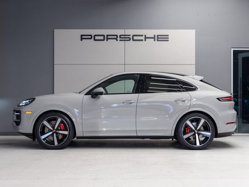 Certified 2026 Porsche Cayenne S AWD/4WD image 2