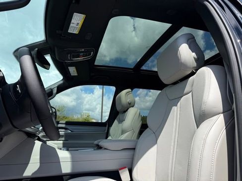 New 2026 Jeep Grand Wagoneer 4WD w/ Premium Group I image 23