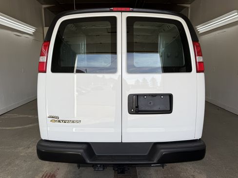 New 2025 Chevrolet Express 3500 w/ Driver Convenience Package image 5