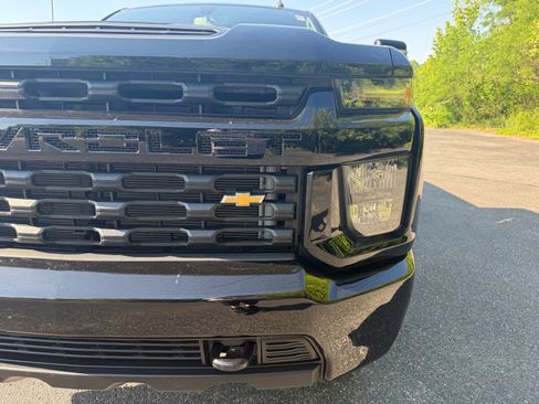 Used 2023 Chevrolet Silverado 2500 Custom w/ Custom Value Package AWD/4WD image 8