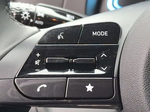 Certified 2025 Hyundai Elantra Sport image 21