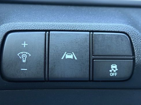 Used 2023 Hyundai Elantra SEL image 3