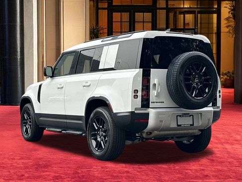 Used 2025 Land Rover Defender 110 S image 4