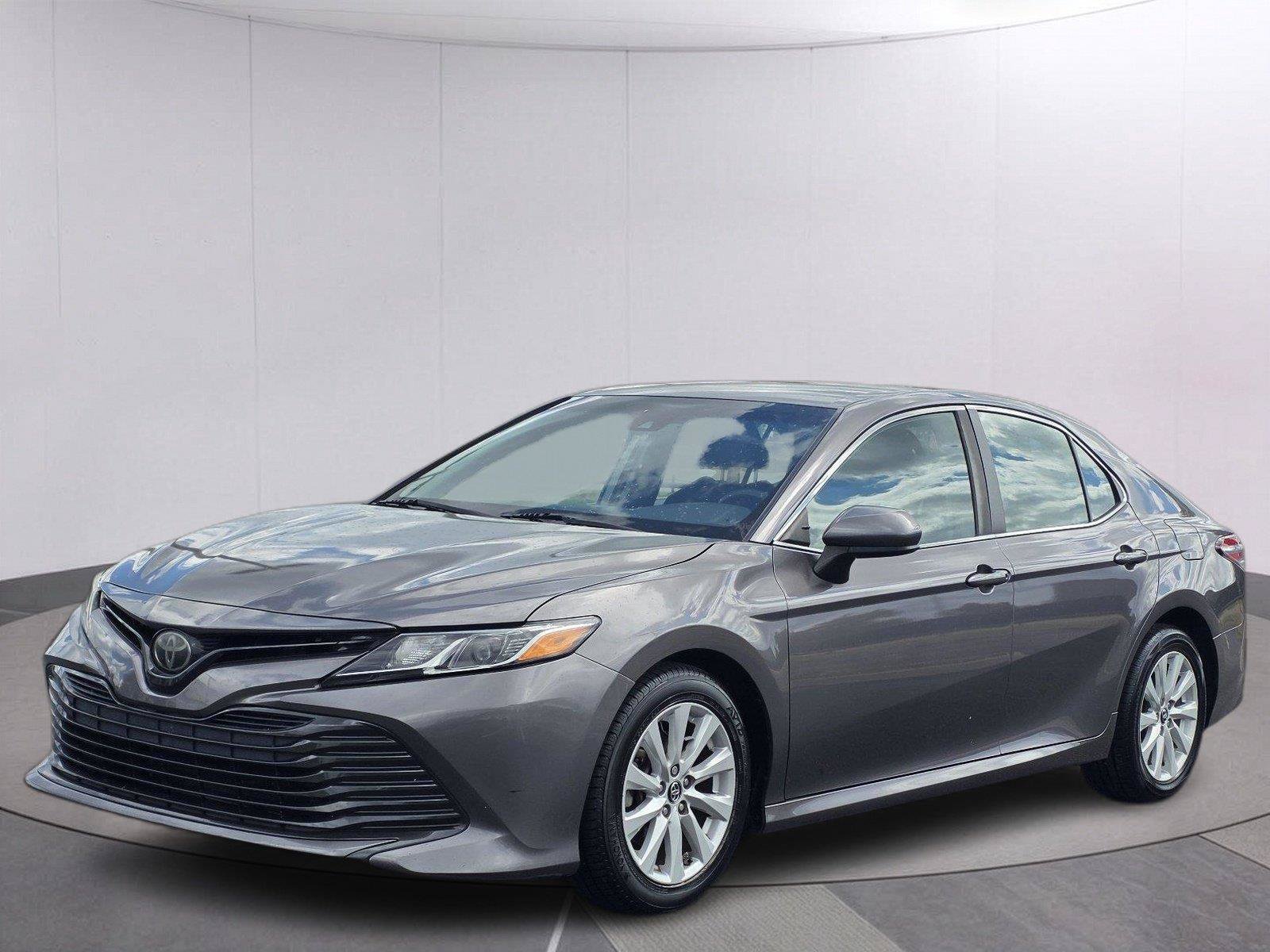 Used 2018 Toyota Camry LE FWD image 1