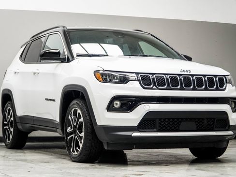 Used 2024 Jeep Compass Limited image 4