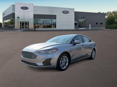 Used 2020 Ford Fusion SE FWD image 1