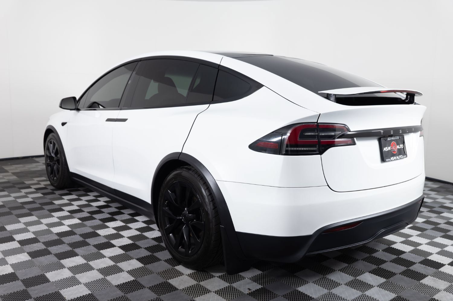 Used 2023 Tesla Model X AWD/4WD image 5