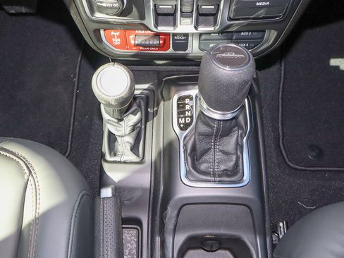 New 2026 Jeep Gladiator Mojave w/ Safety Group image 20