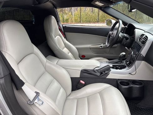 Used 2006 Chevrolet Corvette Coupe w/ Preferred Equipment Group image 28