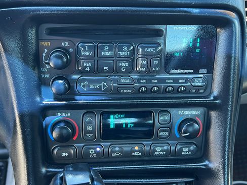 Used 2002 Chevrolet Corvette Coupe w/ Preferred Equipment Group2 RWD image 18