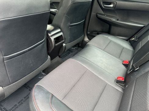 Used 2017 Toyota Camry SE image 4