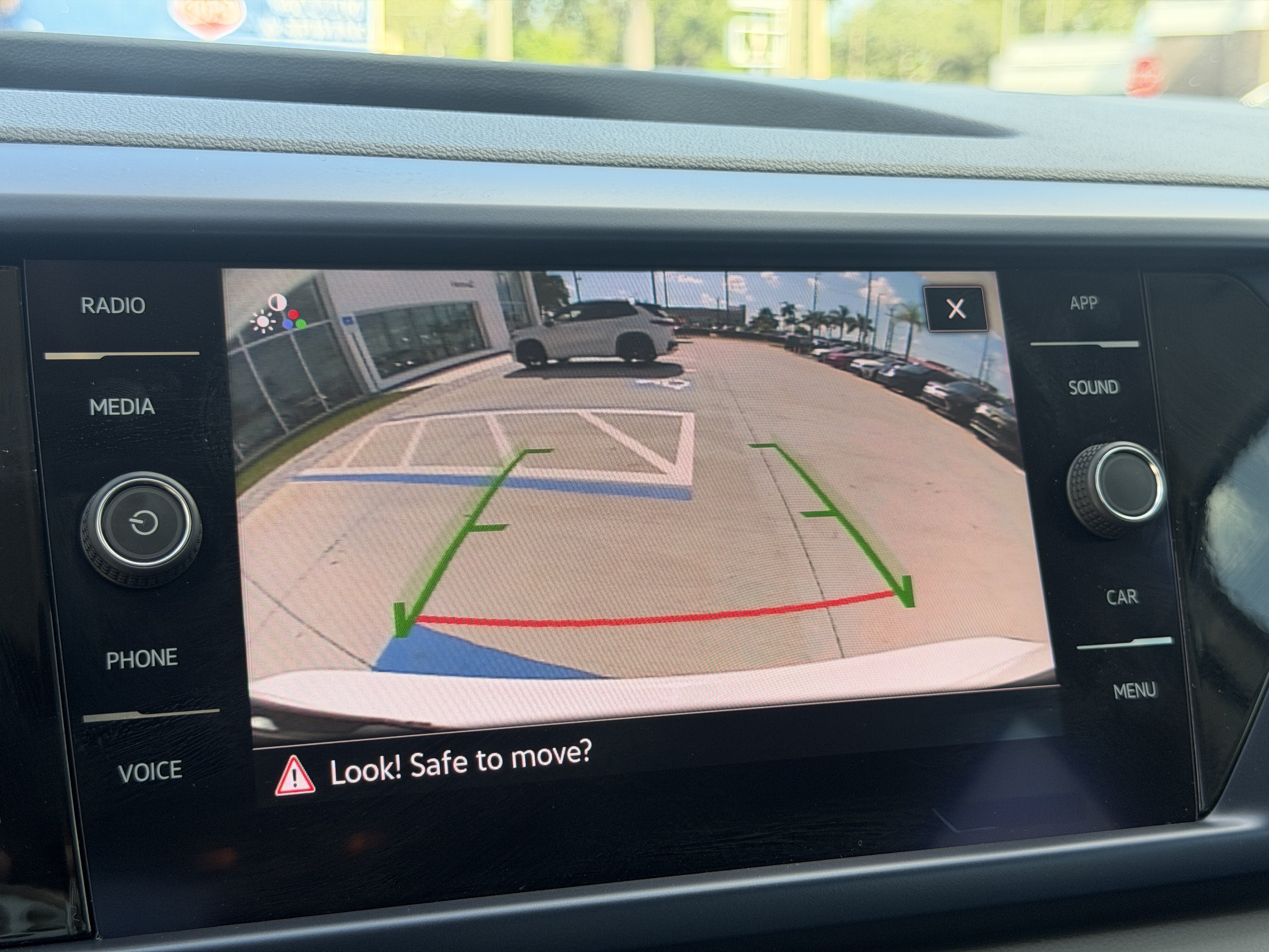 Used 2022 Volkswagen Taos SE FWD image 21